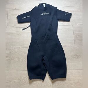 BARE Black Shorty Wetsuit size small floral 2mm
